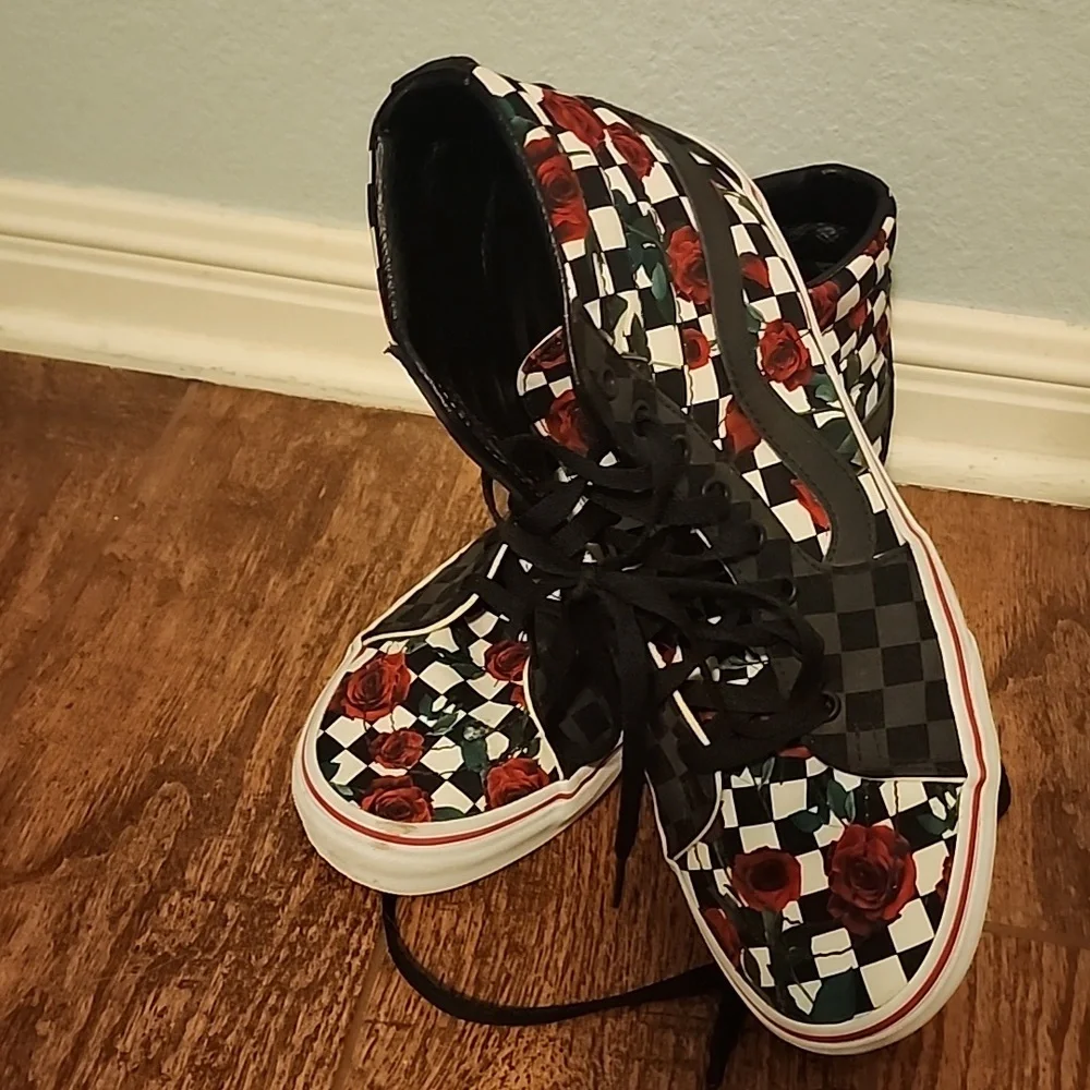 Custom Vans - Picture 2 of 4